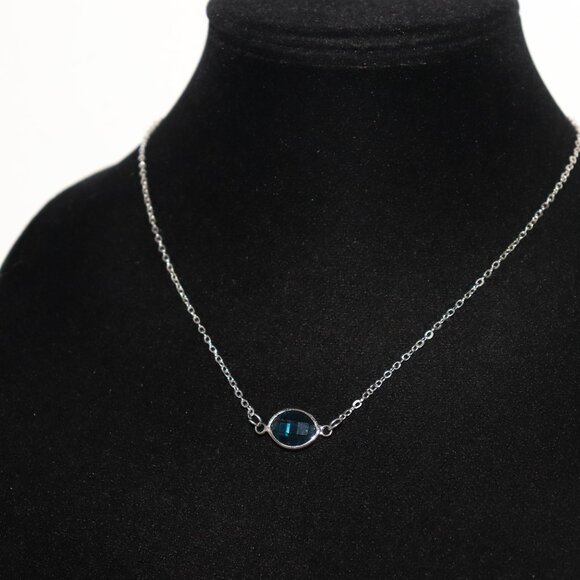 💎 Silver-Tone Statement Necklace with Blue Gem Accent - Picture 4 of 5